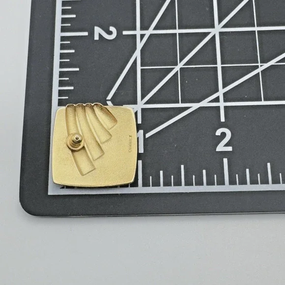 Vintage Monet Square Pierced Earrings Gold Tone Geometric Classic 80s Retro Bold - Picture 5 of 6